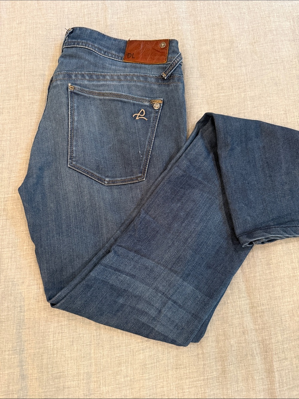 DL1961 Women’s Straight Leg Jeans in Medium Blue Denim